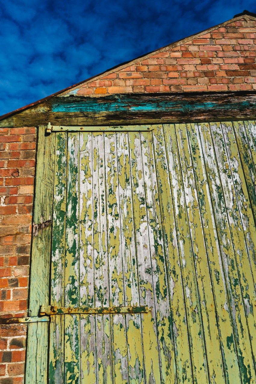 Worthwhile Upgrades That Will Give Your Home a Facelift - Wash the exterior walls and doors